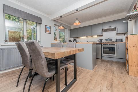 3 bedroom terraced house for sale, Lee Court, Liversedge, West Yorkshire, WF15