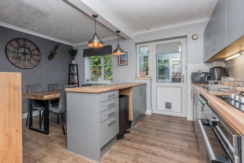 3 bedroom terraced house for sale, Lee Court, Liversedge, West Yorkshire, WF15