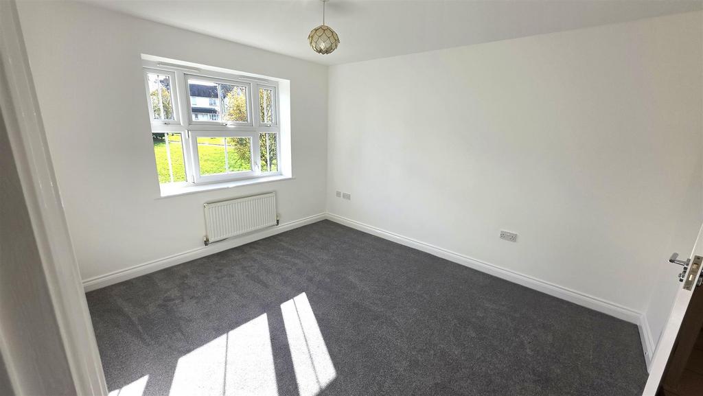 Bedroom 1.jpg