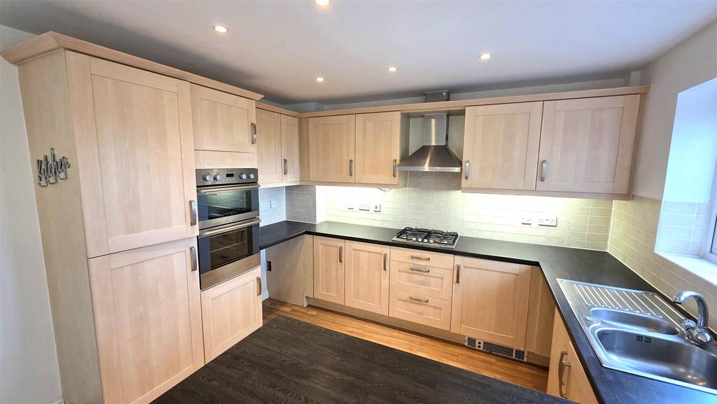 Further Kitchen.jpg