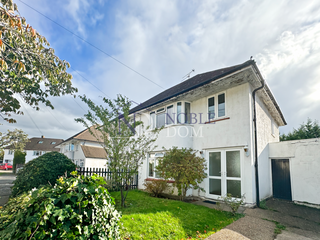 3 bedroom semi detached house in sunbury on thame