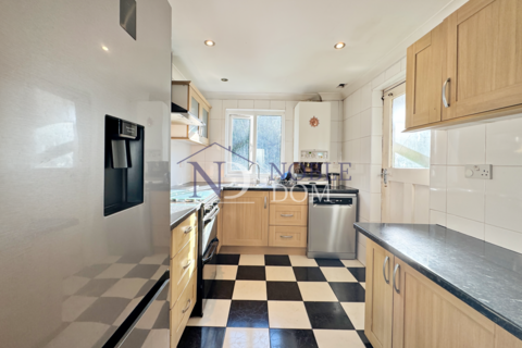 undefined, Sunbury-on-Thames, TW16