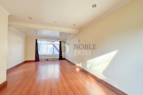 undefined, Sunbury-on-Thames, TW16