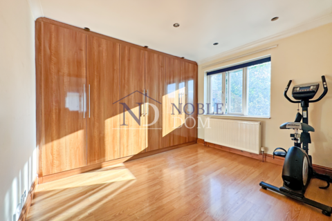 undefined, Sunbury-on-Thames, TW16