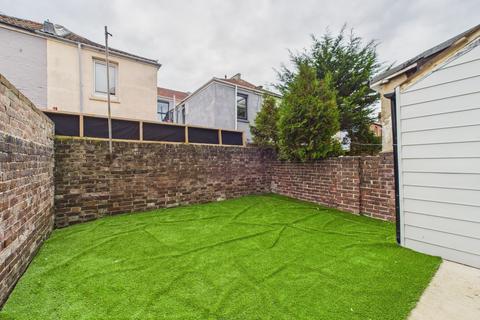 1 bedroom flat for sale, Beach Road, Southsea, PO5