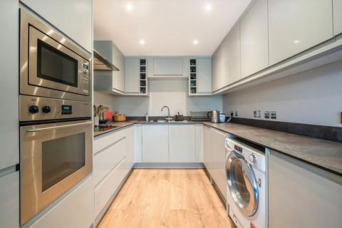 2 bedroom flat to rent, Chiswick High Road, London W4