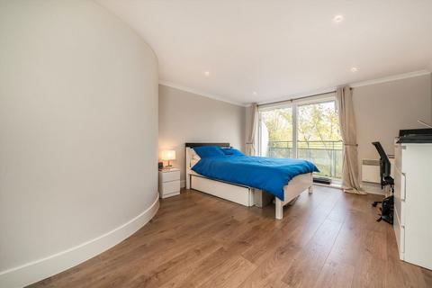 2 bedroom flat to rent, Chiswick High Road, London W4