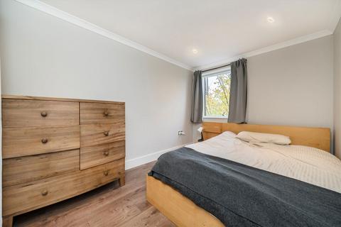 2 bedroom flat to rent, Chiswick High Road, London W4