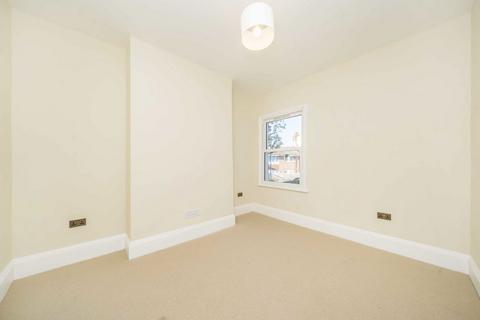 2 bedroom flat for sale, Earlsfield Road, London SW18