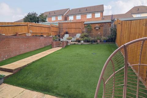 3 bedroom semi-detached house for sale, Heighes Drive, Alton, Hampshire, GU34