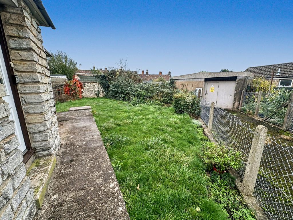 Garden to the side