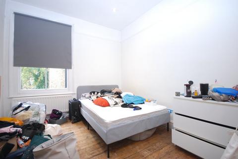 3 bedroom flat to rent, Fieldhouse Road, London SW12