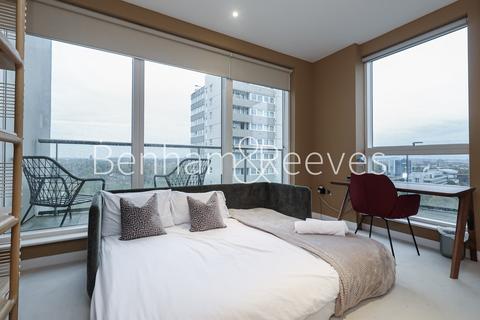 undefined, Pump House Crescent, Kew Bridge West TW8