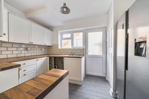 2 bedroom maisonette for sale, Vale Road, Surrey KT4