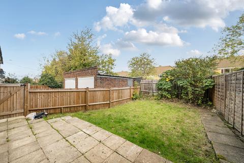 2 bedroom maisonette for sale, Vale Road, Surrey KT4