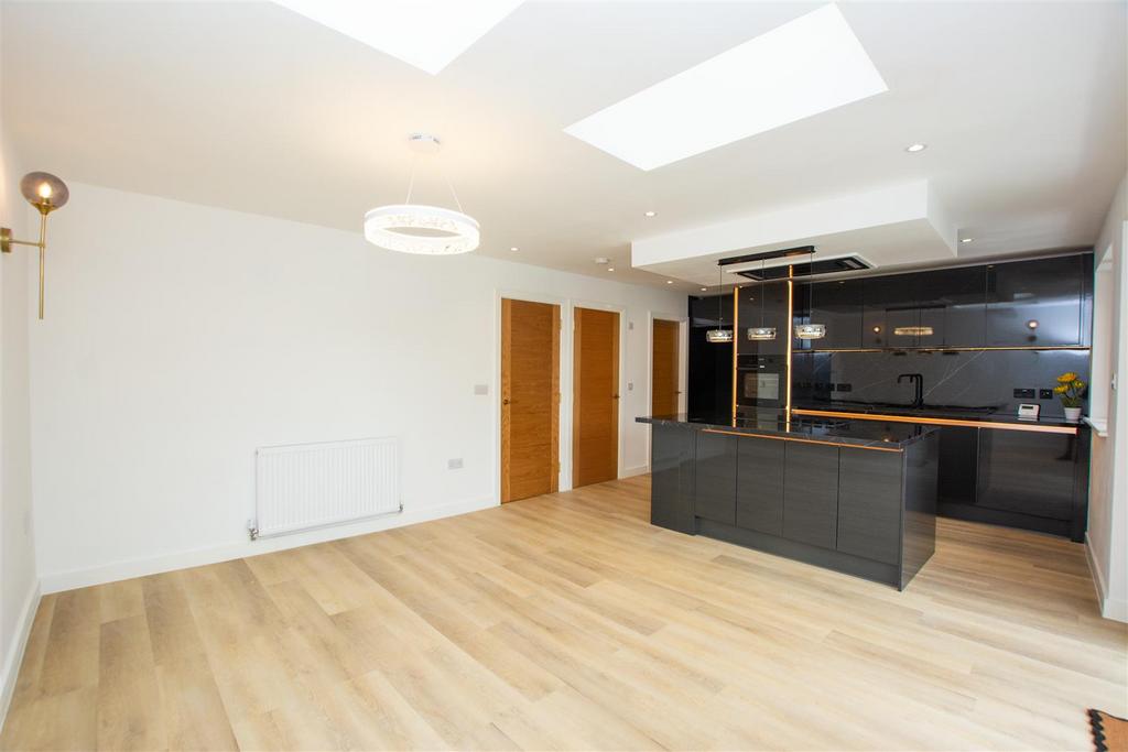 Kitchen 2.jpg
