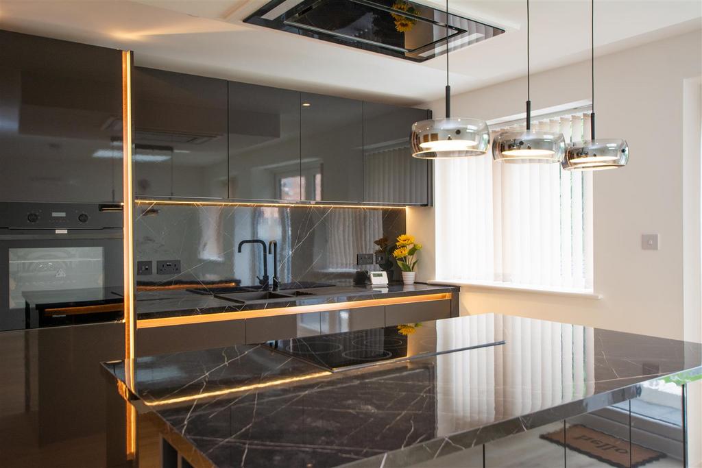 Kitchen 3.jpg