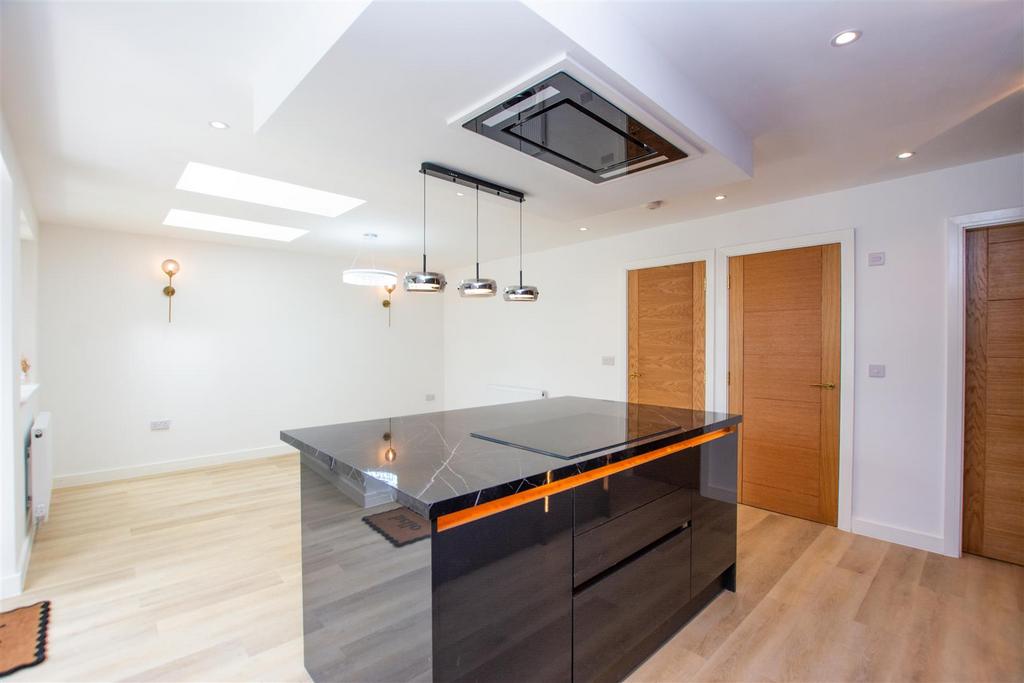 Kitchen 6.jpg