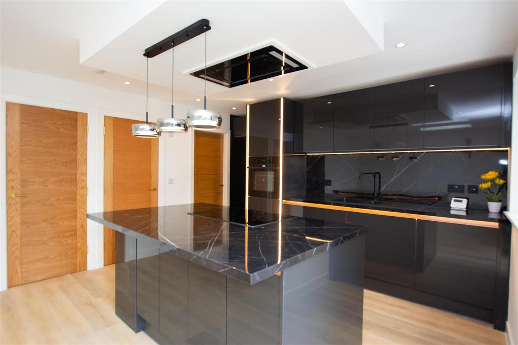 Kitchen 4.jpg
