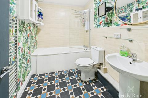 1 bedroom apartment for sale, Grosvenor Crescent, North Yorkshire YO11
