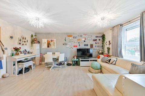 2 bedroom flat for sale, High Street, Hampton, TW12