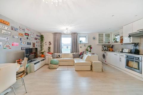 2 bedroom flat for sale, High Street, Hampton, TW12