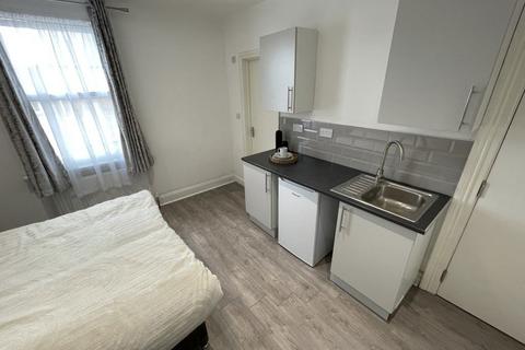 1 bedroom in a house share to rent, Room 4, Aldermans Drive, Peterborough, PE3 6AR