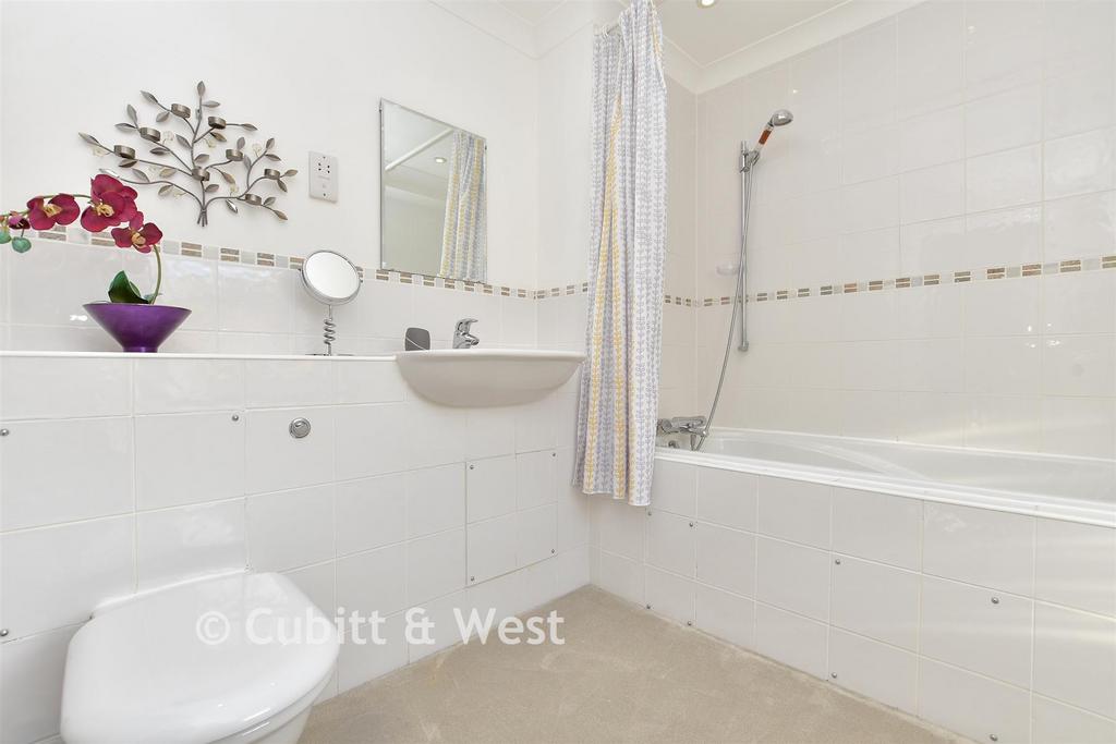 En-Suite Bathroom
