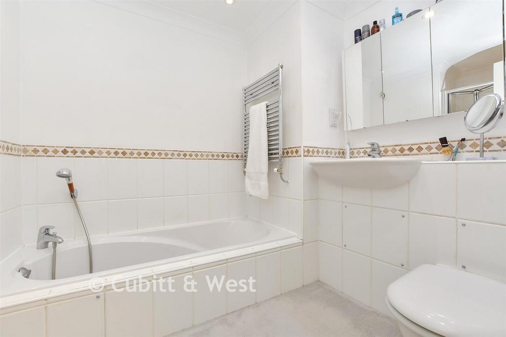 En-Suite Bathroom