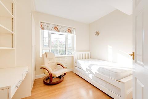 undefined, Charter Way, London