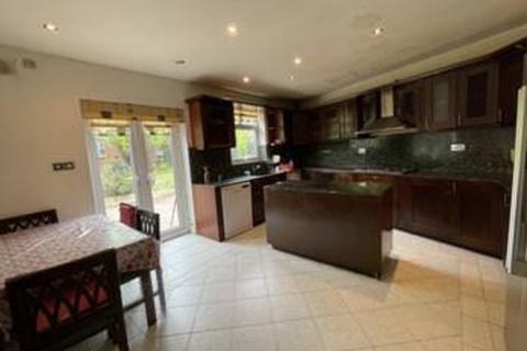 5 bedroom semi-detached house to rent, Woodrow Close, Greenford, UB6