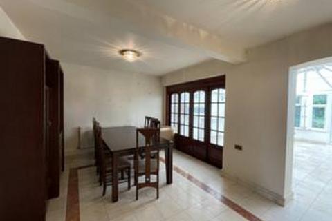 5 bedroom semi-detached house to rent, Woodrow Close, Greenford, UB6