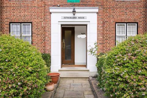 3 bedroom apartment for sale, Highlands Heath, Portsmouth Road, London, SW15 3TY