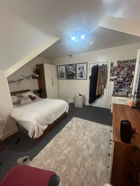 A cozy bedroom featuring a comfortable double b...