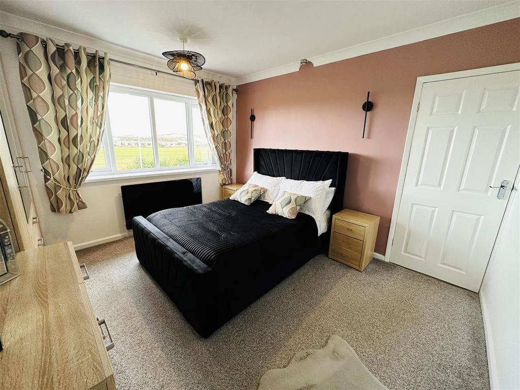 Bed 1.jpg