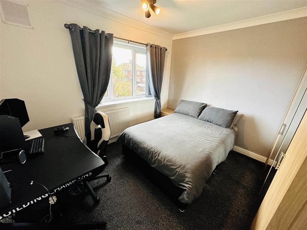 Bed 2.jpg