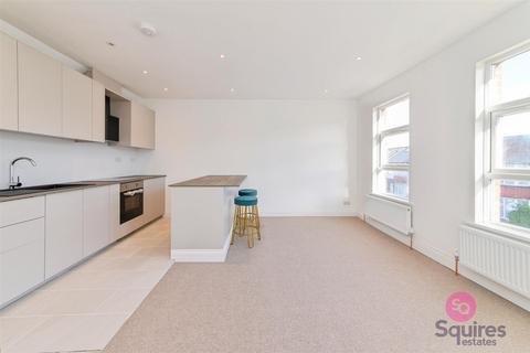 3 bedroom flat for sale, Squires Lane, Finchley, London