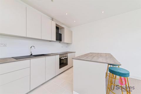 3 bedroom flat for sale, Squires Lane, Finchley, London