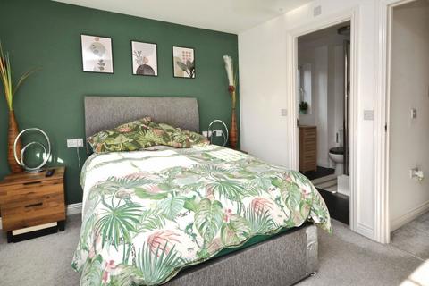 4 bedroom terraced house for sale, Osborne Way, Rose Green, PO21 3FE