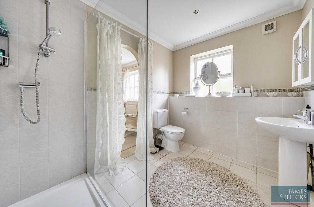 Master En-Suite