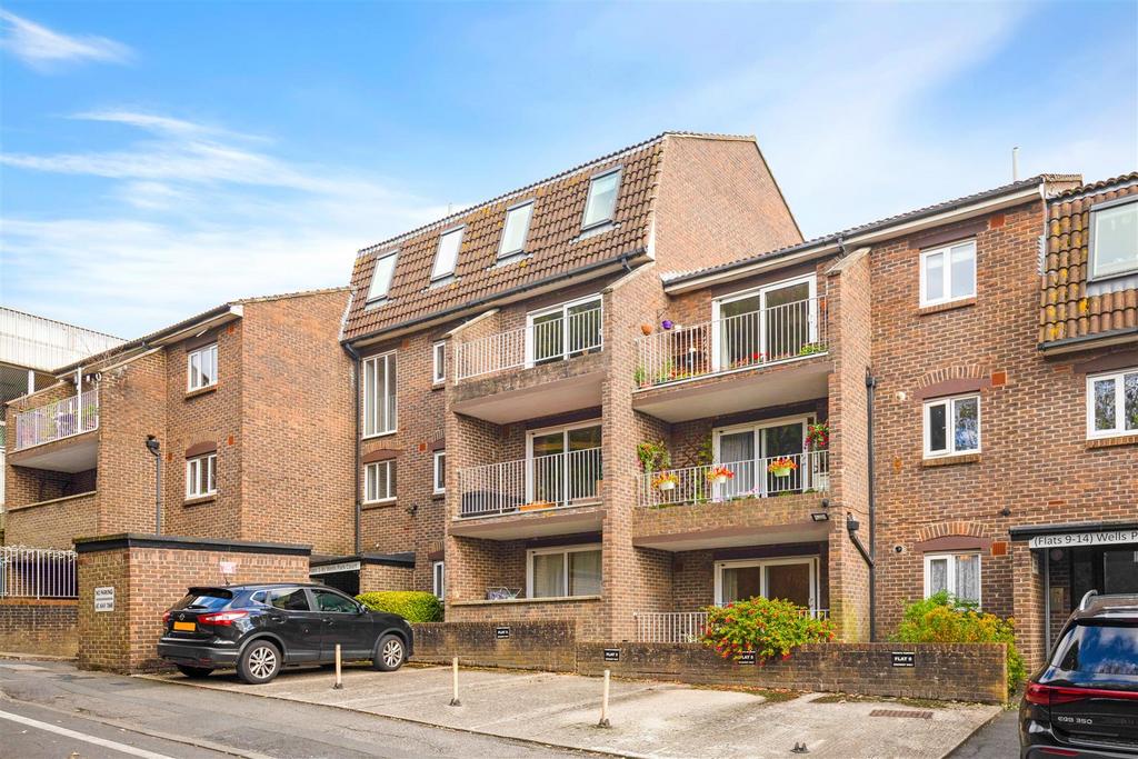01-a2b084569-Propworld-JJ-Wells Park Court-5.jpg