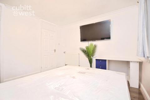 1 bedroom in a flat share to rent, Woburn Place, Brighton, BN1