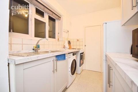 1 bedroom in a flat share to rent, Woburn Place, Brighton, BN1