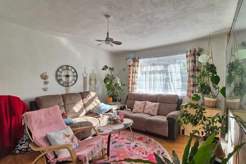 2 bedroom flat for sale, Gunnersbury Court, Bollo Lane, W3