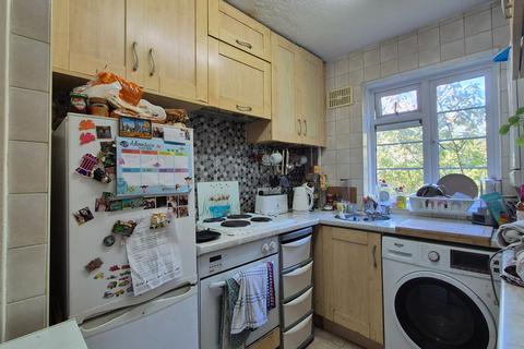 2 bedroom flat for sale, Gunnersbury Court, Bollo Lane, W3