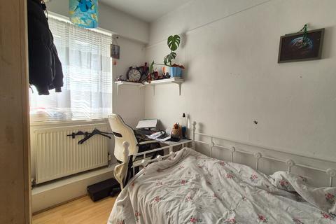 2 bedroom flat for sale, Gunnersbury Court, Bollo Lane, W3