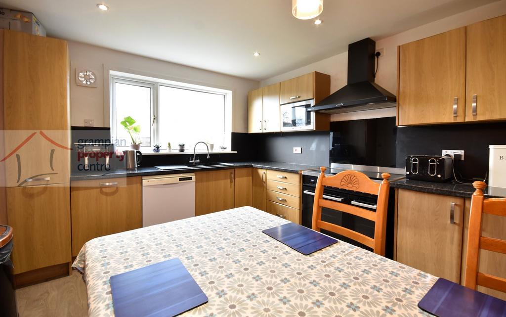 Kitchen 3 .JPG