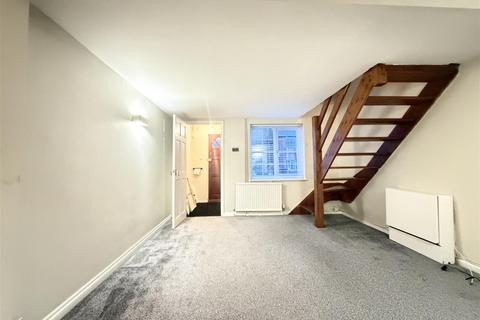 2 bedroom terraced house to rent, New Town Road, Bishop's Stortford