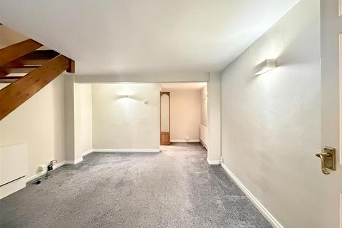 2 bedroom terraced house to rent, New Town Road, Bishop's Stortford