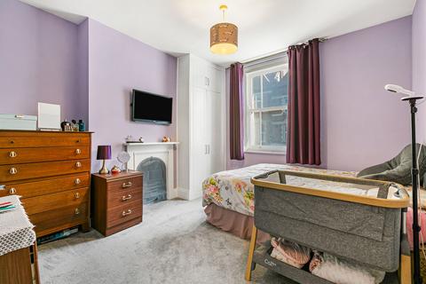 undefined, London Road, Twickenham, TW1